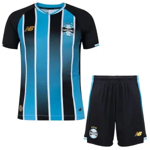 Grêmio FBPA Djeca Nogometni Dresovi 2026/27 Domaći (+ Kratke Hlače) Grêmio FBPA Djeca Nogometni Dresovi 2026/27 Domaći (+ Kratke Hlače)